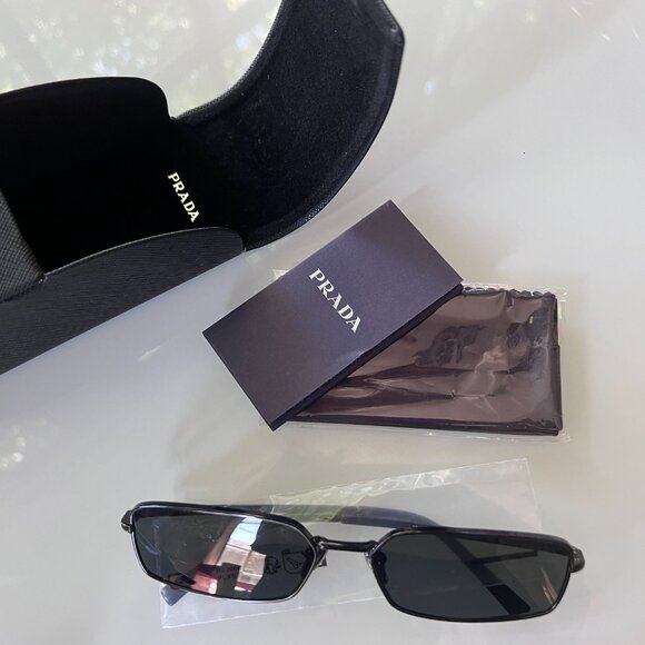 Prada PRA60S 1AB5S0 BRAND NEW Sunglasses Black Dark Grey Rectangle Unisex - Picture 3 of 4